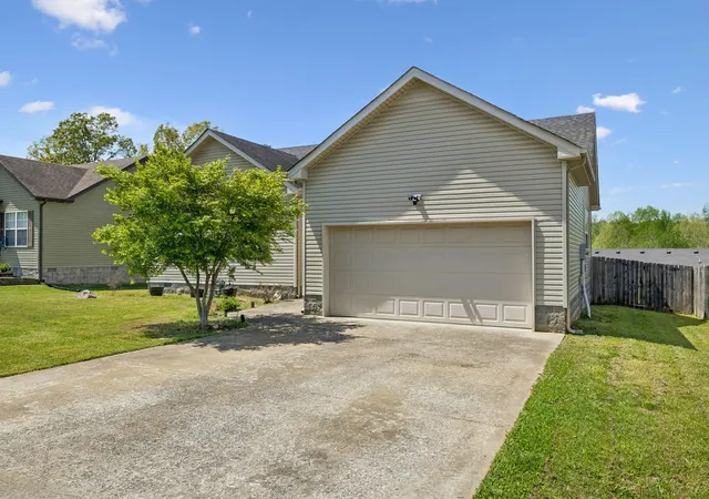 Photo 2 of Single family home for sale at 1388 Constitution Dr, Clarksville, TN 37042 | MLS# 3178595 | Listing updated on 2026-08-12