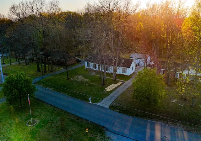 2nd image of 331 Hilltop Dr, Shelbyville, TN 37160 | MLS# 3166784
