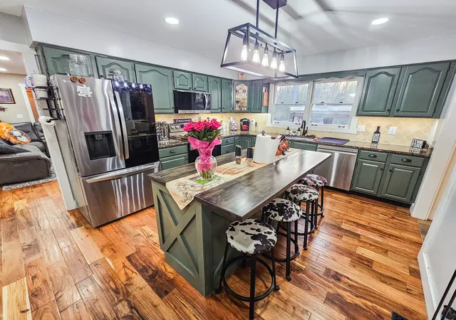 Photo 3 of Single family home for sale at 331 Hilltop Dr, Shelbyville, TN 37160 | MLS# 3166784 | Listing updated on 2026-07-18