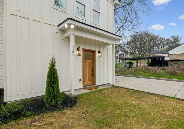 Homes for sale in Nashville, TN | 1104 Mcferrin Ave, Nashville, TN 37206 | MLS# 3166923
