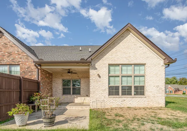 Photo 3 of Townhouse for sale at 412 W Foxrun, Springfield, TN 37172 | MLS# 3167017 | Listing updated on 2026-08-28