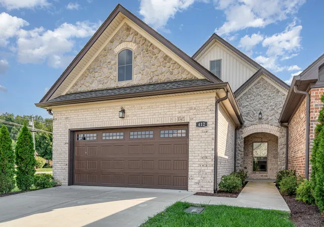 Photo 2 of Townhouse for sale at 412 W Foxrun, Springfield, TN 37172 | MLS# 3167017 | Listing updated on 2026-08-28