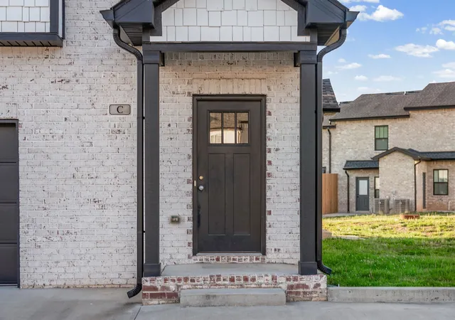 Listing Photo 4 - Condo for sale in building located at 1170 Meadowhill Ln, Clarksville, TN 37043