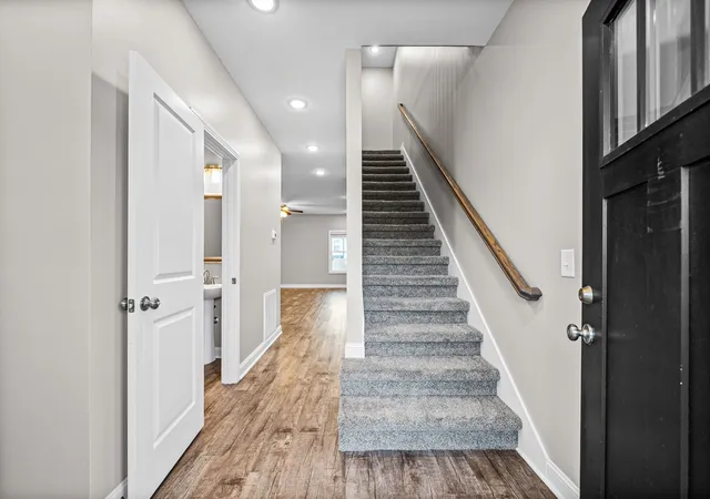 Listing Photo 5 - Condo for sale in building located at 1170 Meadowhill Ln, Clarksville, TN 37043