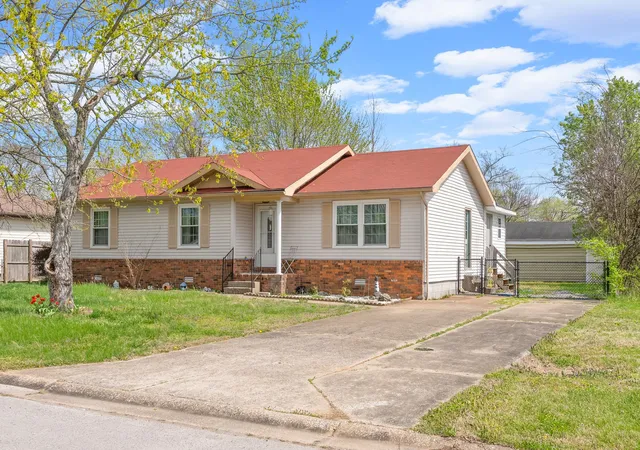 Photo 3 of Single family home for sale at 314 Kauai King Dr, Hopkinsville, KY 42240 | MLS# 3167647 | Listing updated on 2026-09-21