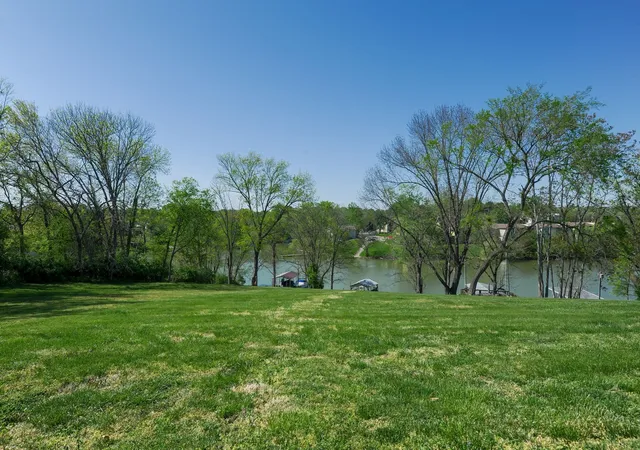 1st image of 128 Lakeview Dr, Hendersonville, TN 37075 | MLS# 3169935