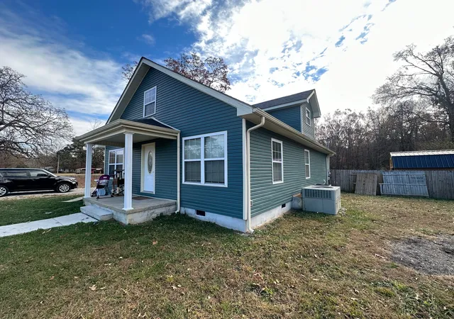 Photo 3 of Single family home for sale at 3574 New Manchester Hwy, Tullahoma, TN 37388 | MLS# 3167980 | Listing updated on 2026-08-29