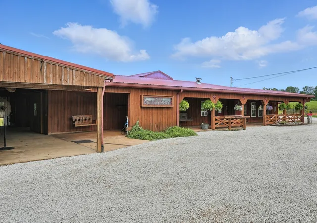 Homes for sale in Waverly, TN | 1880 Clydeton Rd, Waverly, TN 37185 | MLS# 3179839