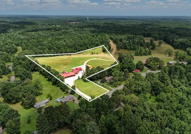 Homes for sale in Waverly, TN | 1880 Clydeton Rd, Waverly, TN 37185 | MLS# 3179839