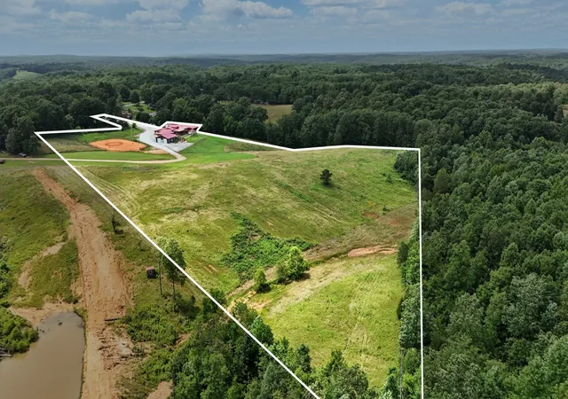 Homes for sale in Waverly, TN | 1880 Clydeton Rd, Waverly, TN 37185 | MLS# 3179839