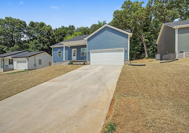 3rd image of 318 Pine Hill Dr, Hopkinsville, KY 42240 | MLS# 3168164