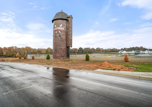Photo 3 of Single family home for sale at 1147 Lisenbee Way, Clarksville, TN 37042 | MLS# 3168188 | Listing updated on 2026-09-06