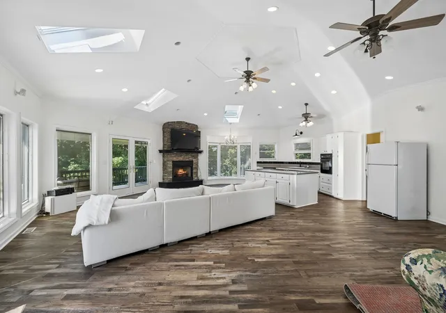 Photo 3 of Single family home for sale at 165 Cedar Point Rd, Bumpus Mills, TN 37028 | MLS# 3168559 | Listing updated on 2026-09-03