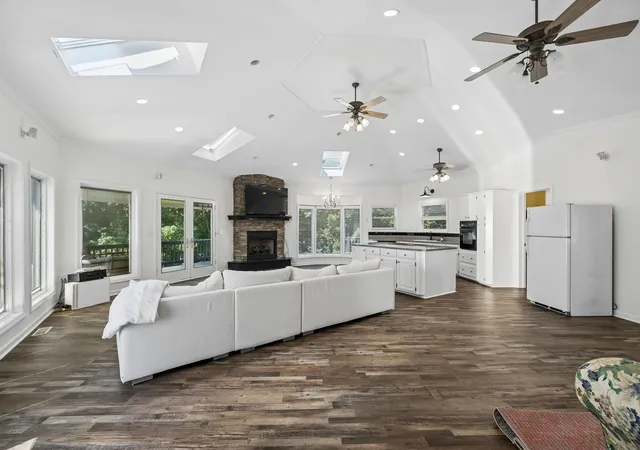 Photo 4 of Single family home for sale at 165 Cedar Point Rd, Bumpus Mills, TN 37028 | MLS# 3168559 | Listing updated on 2026-09-03