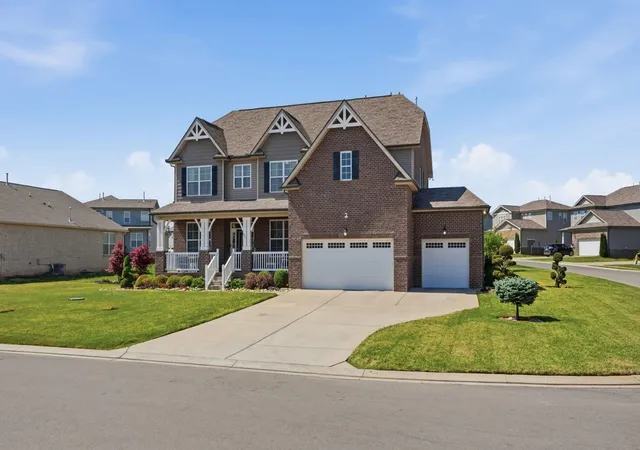 Photo 2 of Sale Pending at 421 Davenport Dr, Murfreesboro, TN 37128 | MLS# 3168234 | Listing updated on 2026-10-28
