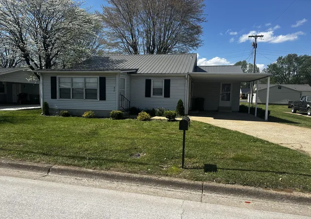 Homes for sale in Lawrenceburg, TN | 813 N Military Ave, Lawrenceburg, TN 38464 | MLS# 3168382