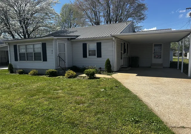 Homes for sale in Lawrenceburg, TN | 813 N Military Ave, Lawrenceburg, TN 38464 | MLS# 3168382