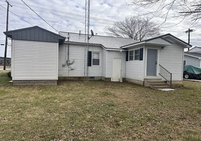 Homes for sale in Lawrenceburg, TN | 813 N Military Ave, Lawrenceburg, TN 38464 | MLS# 3168382