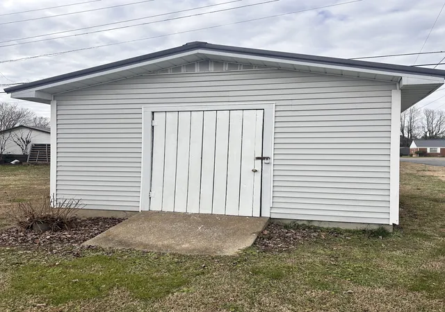 Homes for sale in Lawrenceburg, TN | 813 N Military Ave, Lawrenceburg, TN 38464 | MLS# 3168382