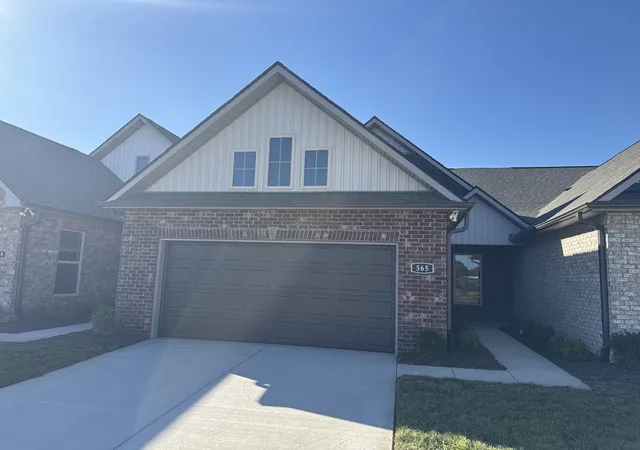 Townhouse for sale at 565 W Foxrun, Springfield, TN 37172 | MLS# 3168374