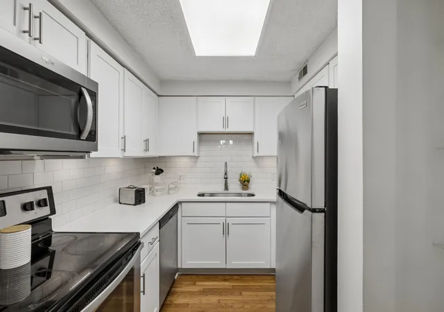 3rd image of 500 Paragon Mills Rd, Nashville, TN 37211
