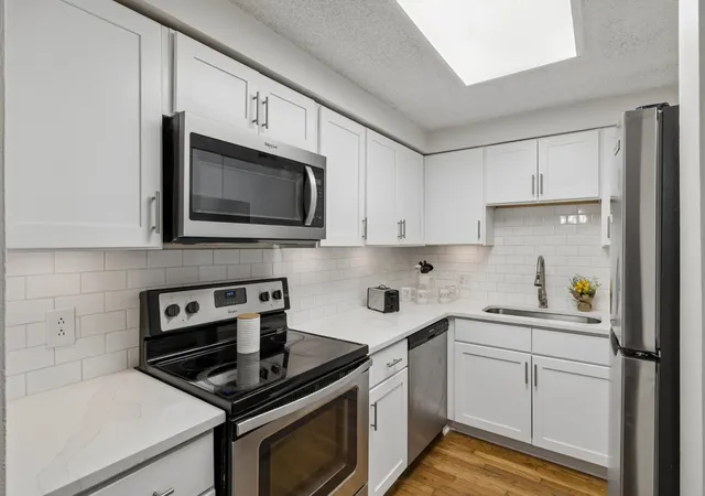 4th image of 500 Paragon Mills Rd, Nashville, TN 37211