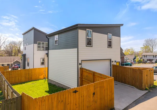 Photo 3 of Single family home for sale at 2520 Delk Ave, Nashville, TN 37208 | MLS# 3169734 | Listing updated on 2026-09-16