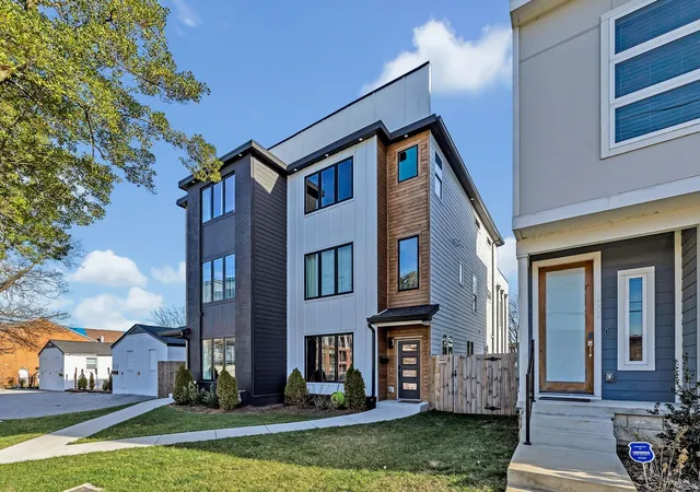 Photo 2 of Sale Pending at 611a 21st Avenue N, Nashville, TN 37203 | MLS# 3176496 | Listing updated on 2026-08-20