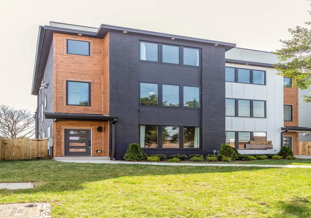 Photo 3 of Sale Pending at 613a 21st Avenue N, Nashville, TN 37203 | MLS# 3176499 | Listing updated on 2026-08-20