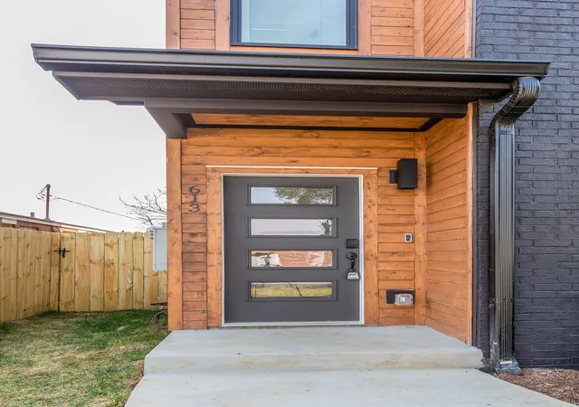 Photo 3 of Sale Pending at 613a 21st Avenue N, Nashville, TN 37203 | MLS# 3176499 | Listing updated on 2026-08-20