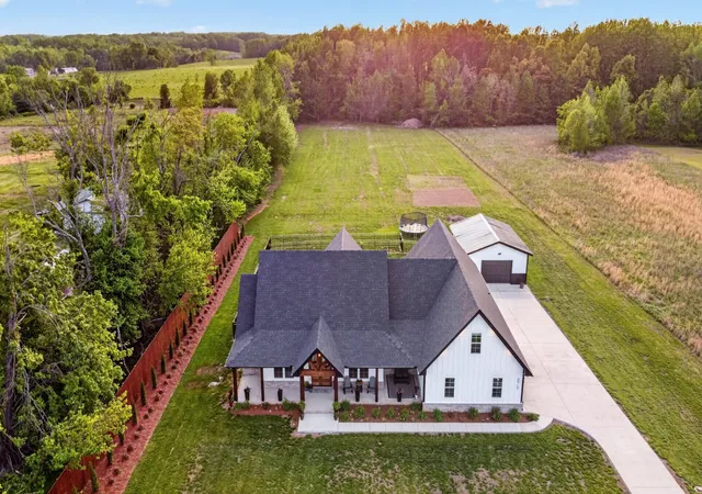 3rd image of 879 Mount Vernon Rd, Bethpage, TN 37022 | MLS# 3182453
