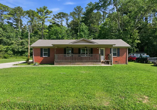 Homes for sale in Tullahoma, TN | 945 Mckellar Dr, Tullahoma, TN 37388 | MLS# 3251517