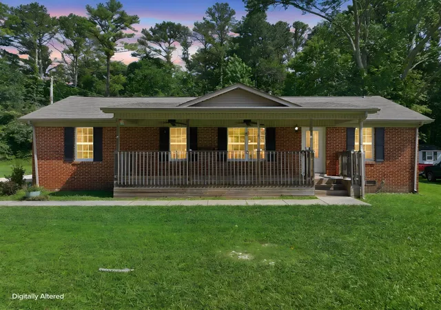Homes for sale in Tullahoma, TN | 945 Mckellar Dr, Tullahoma, TN 37388 | MLS# 3251517