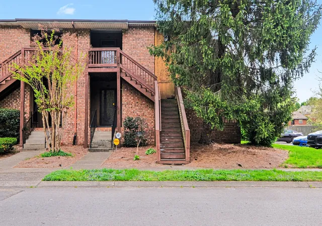 1st image of 127 Brooke Castle Dr, Hermitage, TN 37076 | MLS# 3169823