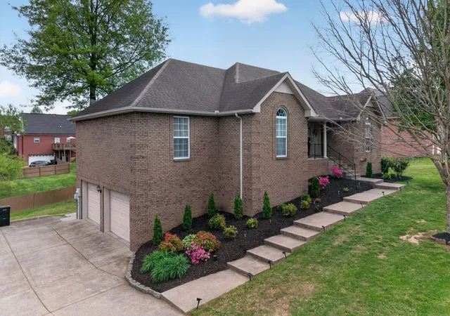 Homes for sale in Greenbrier, TN | 4005 Summit Dr, Greenbrier, TN 37073 | MLS# 3177751