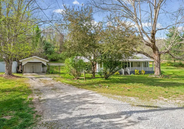 Photo 2 of Single family home for sale at 5 Bud Parker Ln, Erin, TN 37061 | MLS# 3169989 | Listing updated on 2026-09-03