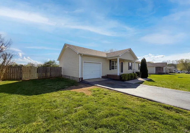 2nd image of 2310 Forrest Fields Dr, Chapel Hill, TN 37034 | MLS# 3169657