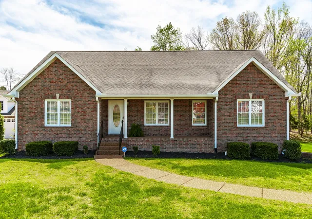 Homes for sale in Greenbrier, TN | 251 Allen Dr, Greenbrier, TN 37073 | MLS# 3170715