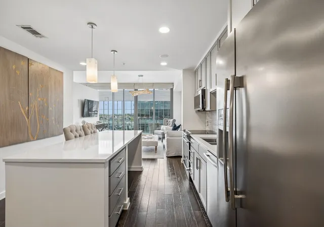 Listing Photo 4 - Condo for sale in building located at 1212 Laurel St, Nashville, TN 37203 - Unit #1714