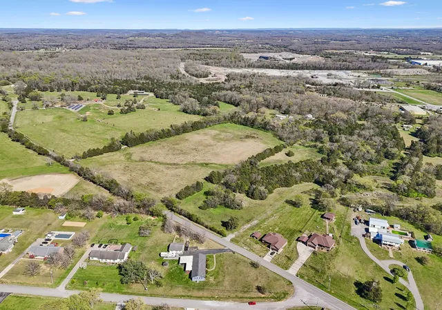 2nd image of 1 Horse Mountain Rd, Shelbyville, TN 37160 | MLS# 3180494