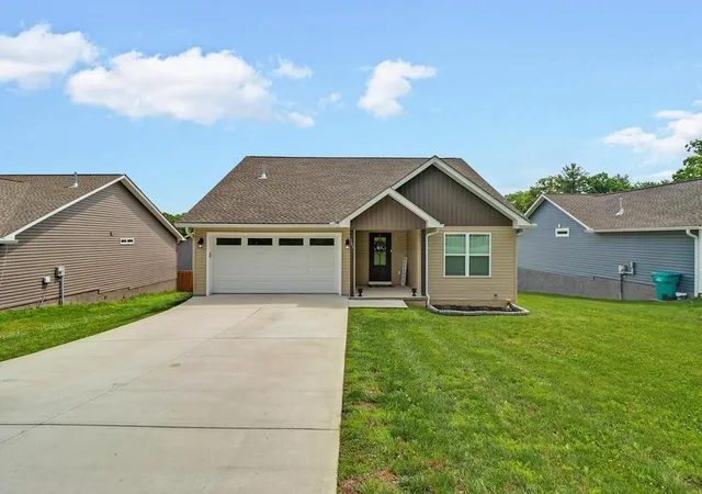 Photo 1 of Single family home for sale at 301 Dayton Ave, Crossville, TN 38555 | MLS# 3338496 | Listing updated on 2026-09-03
