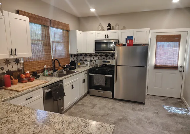 Photo 2 of Single family home for sale at 523 West 17th St, Hopkinsville, KY 42240 | MLS# 3170211 | Listing updated on 2026-07-06