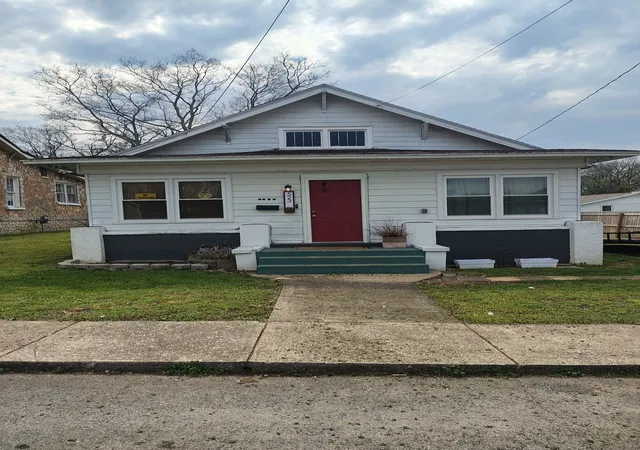 Photo 1 of Single family home for sale at 523 West 17th St, Hopkinsville, KY 42240 | MLS# 3170211 | Listing updated on 2026-07-06