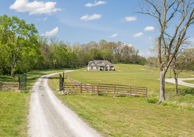 3rd image of 3036 Valley Creek Rd, Culleoka, TN 38451 | MLS# 3169708