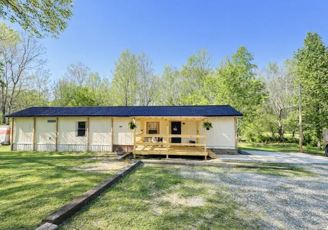 Homes for sale in Tennessee Ridge, TN | 2750 S Main St, Tennessee Ridge, TN 37178 | MLS# 3169804