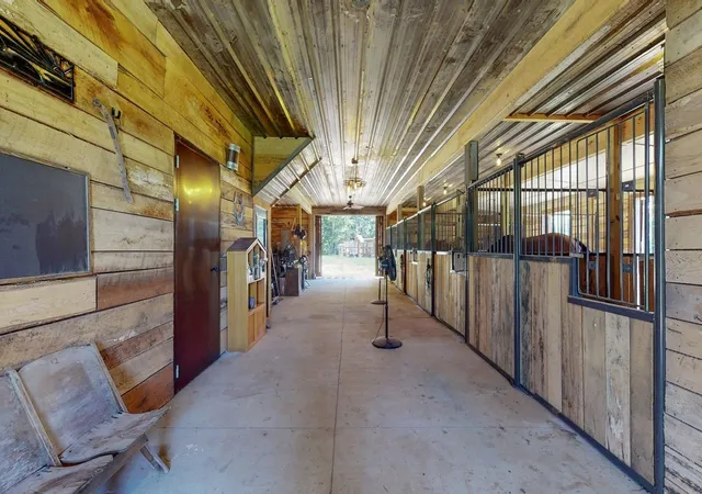 Photo 3 of House for sale at 2622 Poplar Knoll Dr, Columbia, TN 38401 | MLS# 3191057 | Listing updated on 2026-10-07