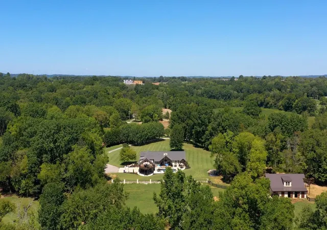 Photo 4 of House for sale at 2622 Poplar Knoll Dr, Columbia, TN 38401 | MLS# 3191057 | Listing updated on 2026-10-07