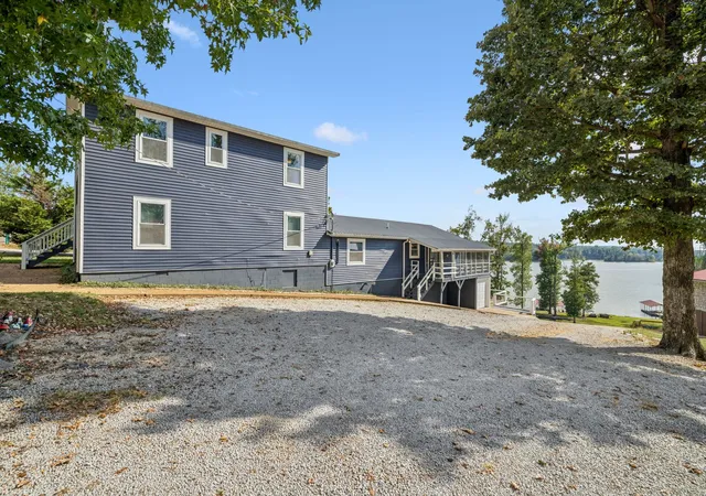 Homes for sale in Lobelville, TN | 824 Driftwood Dr, Lobelville, TN 37097 | MLS# 3171397
