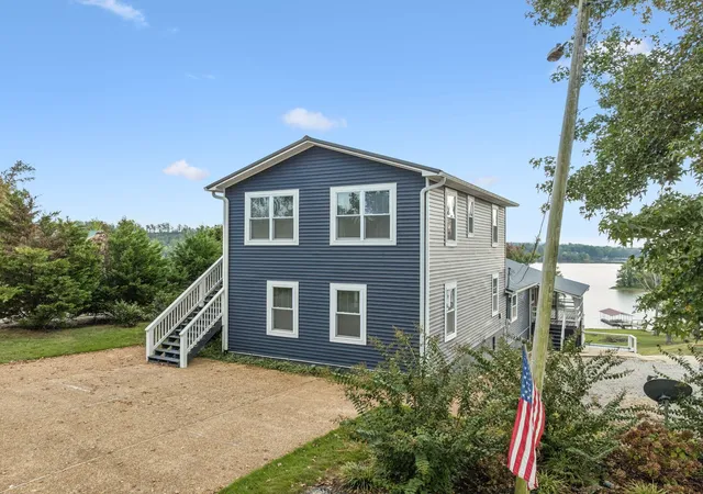 Homes for sale in Lobelville, TN | 824 Driftwood Dr, Lobelville, TN 37097 | MLS# 3171397