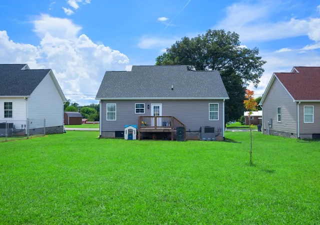 Photo 3 of Single family home for sale at 470 Meadowbrook Dr, Mc Minnville, TN 37110 | MLS# 3171323 | Listing updated on 2026-05-23